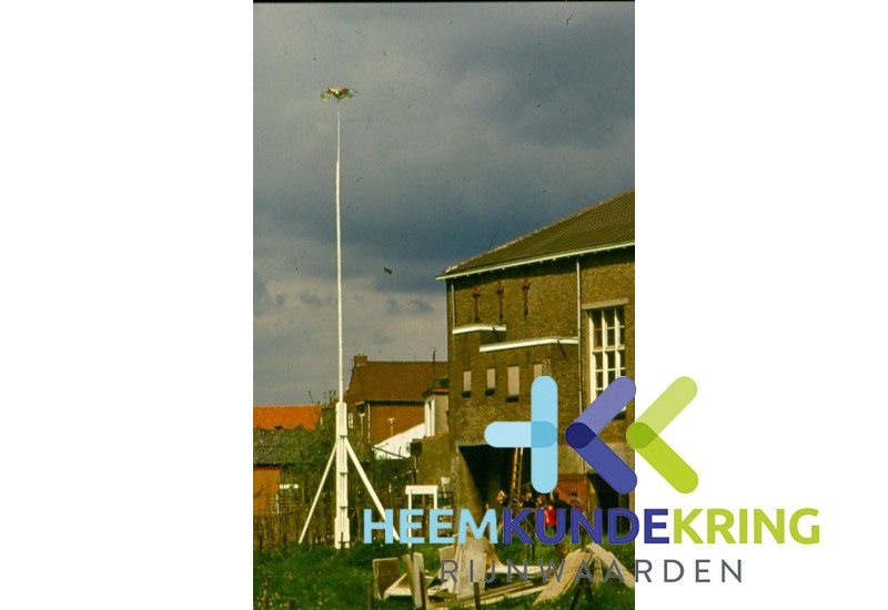 EMM 1997 6 mast achter schuttersgebouw F00002744
